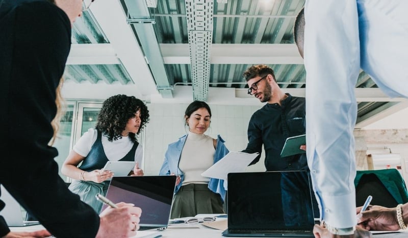 advisory-team-working advisory-team-working